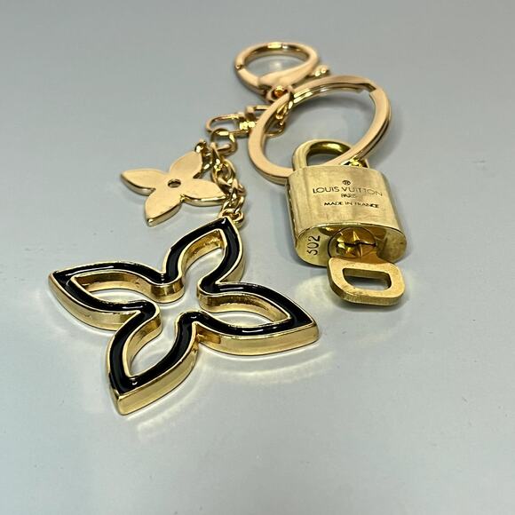 Louis Vuitton Lock and Key Set # 301 with a Fashion Flower Keychain - Picture 2 of 4